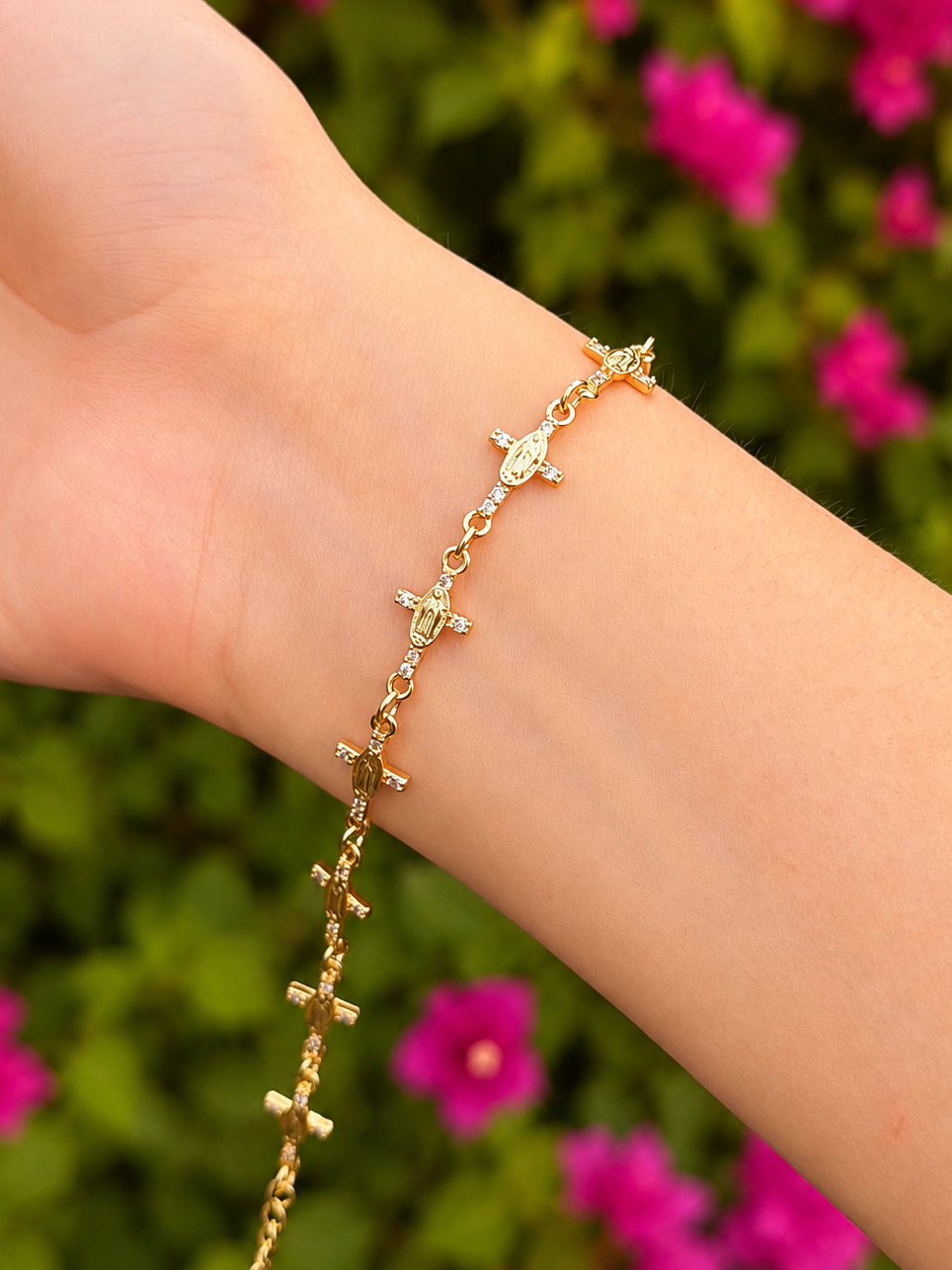 Pulsera virgen en cruces con zirconias chapa de oro