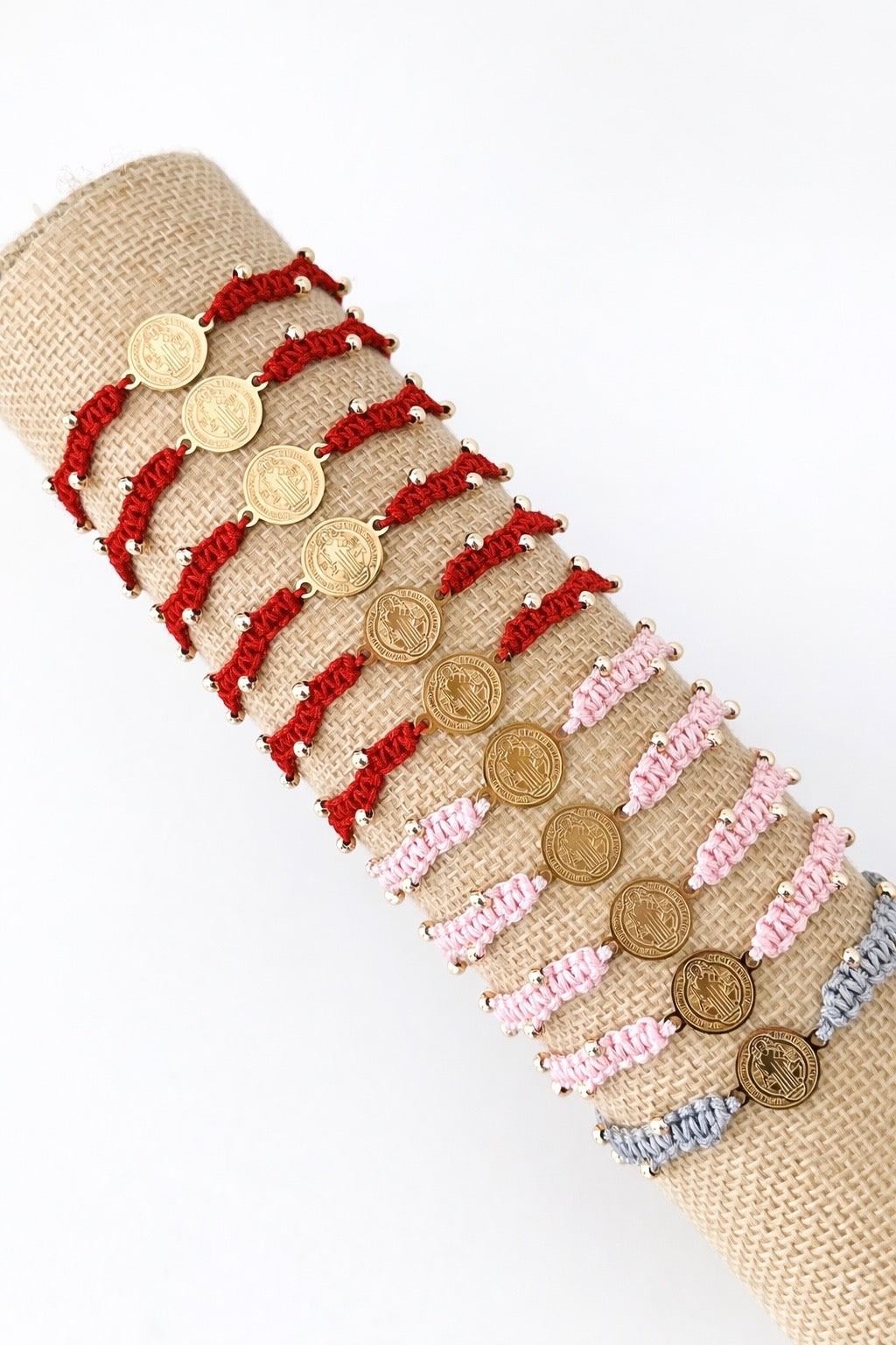Pulsera ajustable tejida medalla san Benito