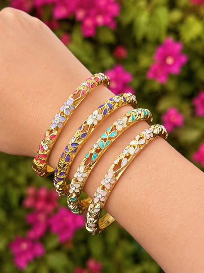 Brazaletes flores esmaltadas con cristales bañado en oro