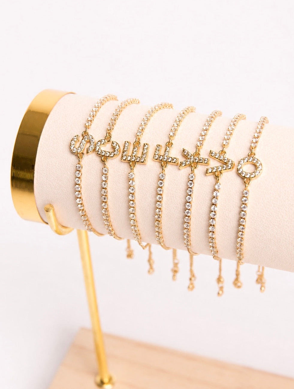 Pulseras ajustables con inicial tipo tenis chapa de oro