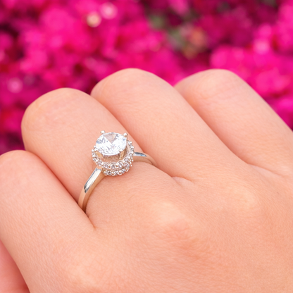 Anillo plata con zirconia central y halo de brillo