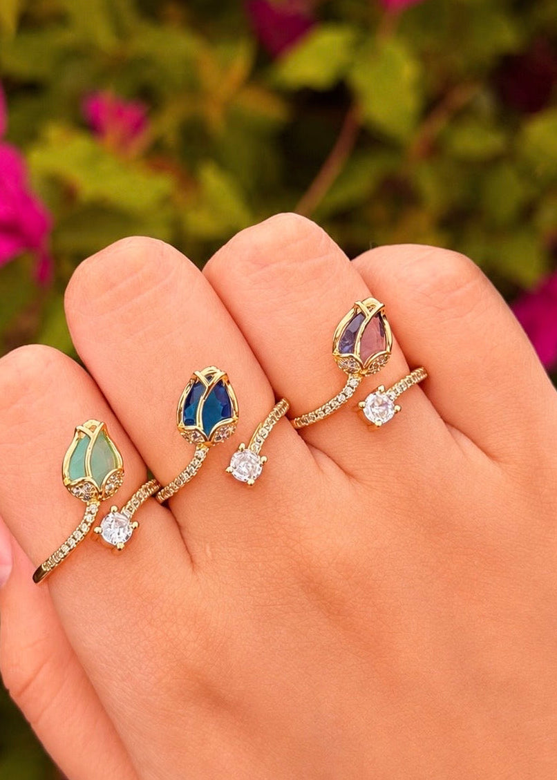 Anillo tulipán con zirconias ajustable chapa de oro