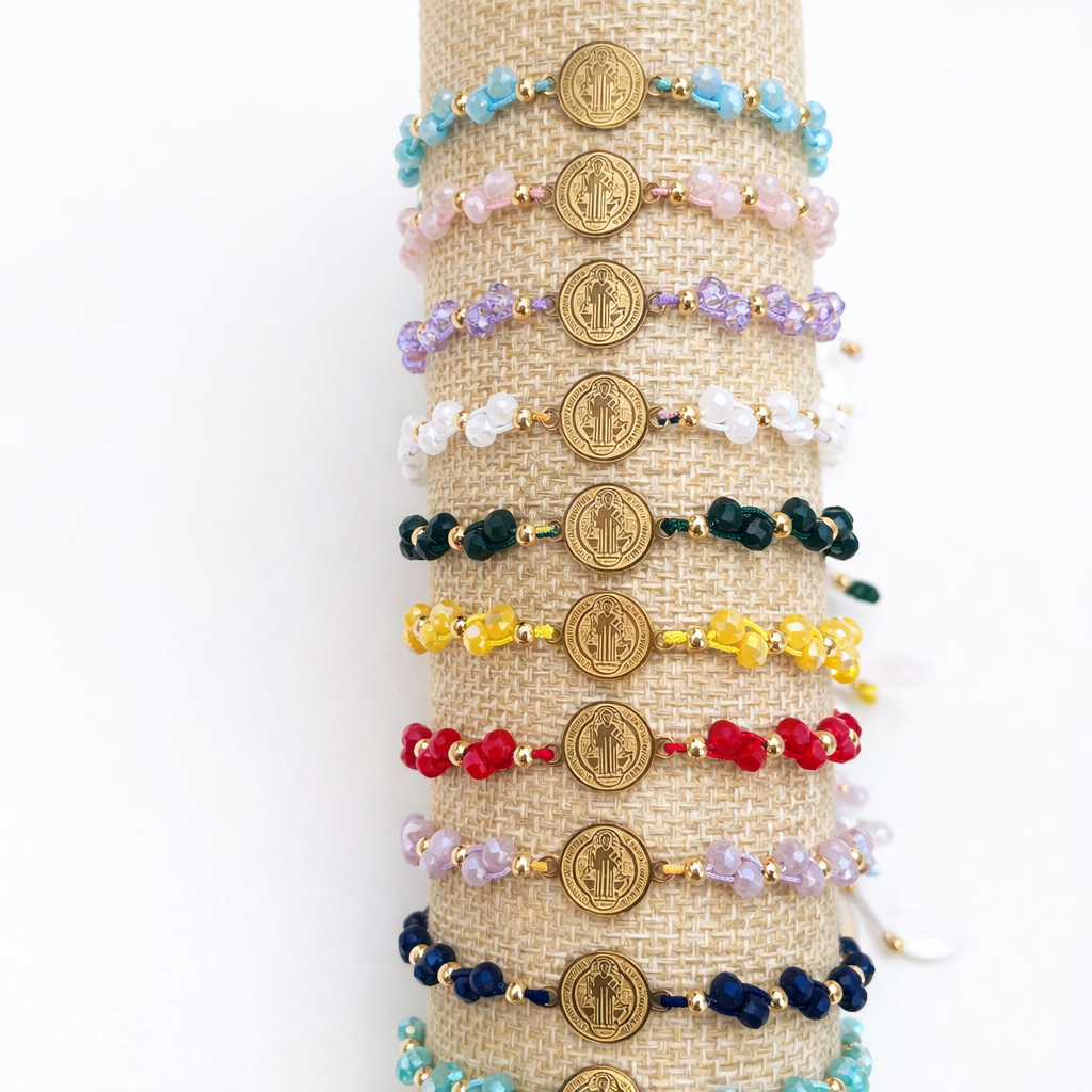 Pulsera ajustable de hilo con medalla de San Benito