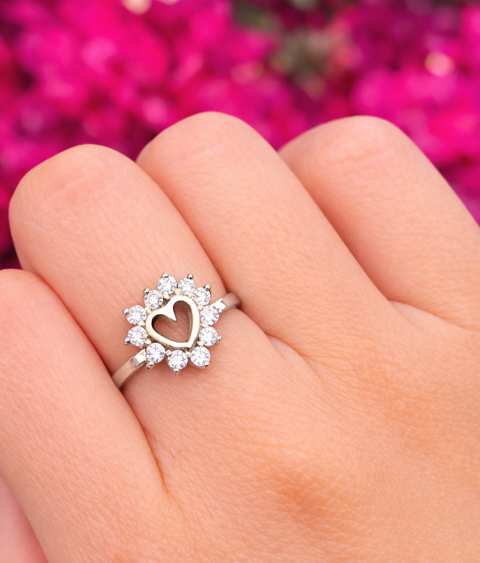 Anillo plata con diseño de corazón y zirconias