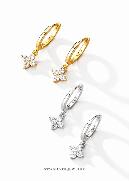 Aretes huggies trébol con circón plata 925
