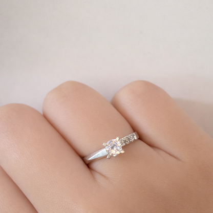 Anillo Plata Solitario Fino Con Zirconias Laterales