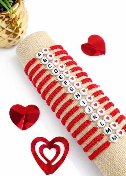 Pulsera ajustable de hilo tejida inicial y corazón
