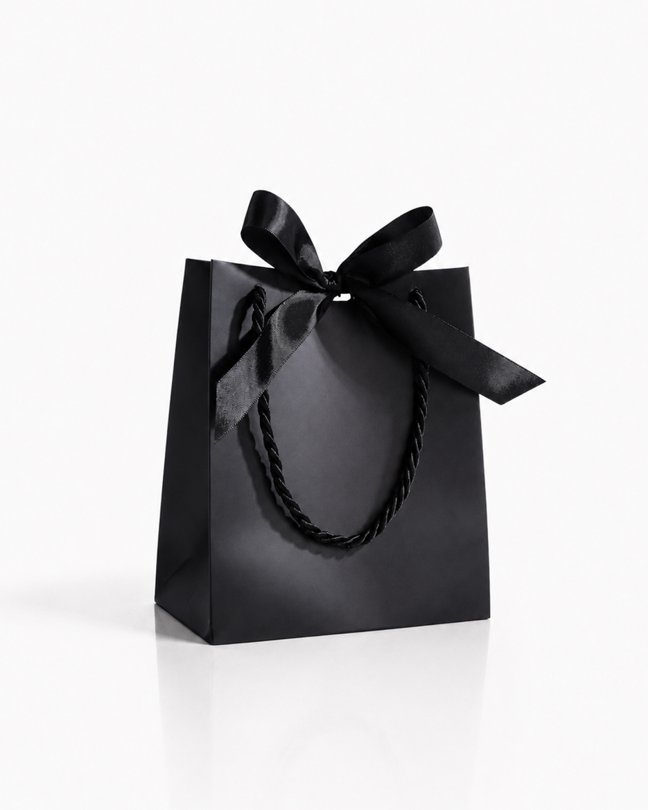 Bolsa de regalo de papel negra con listón negro