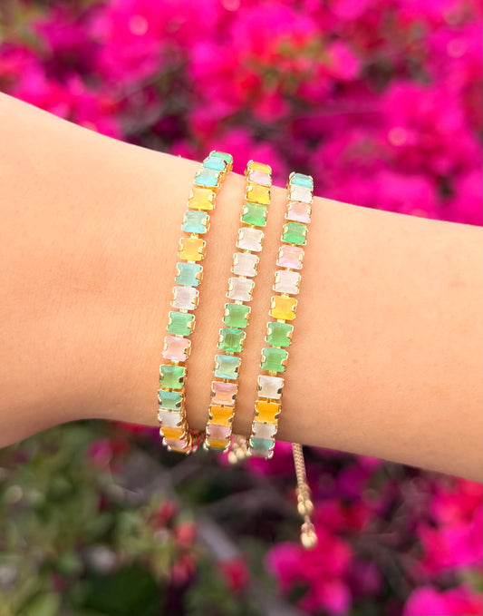 Pulsera con incrustaciones colores chapa de oro