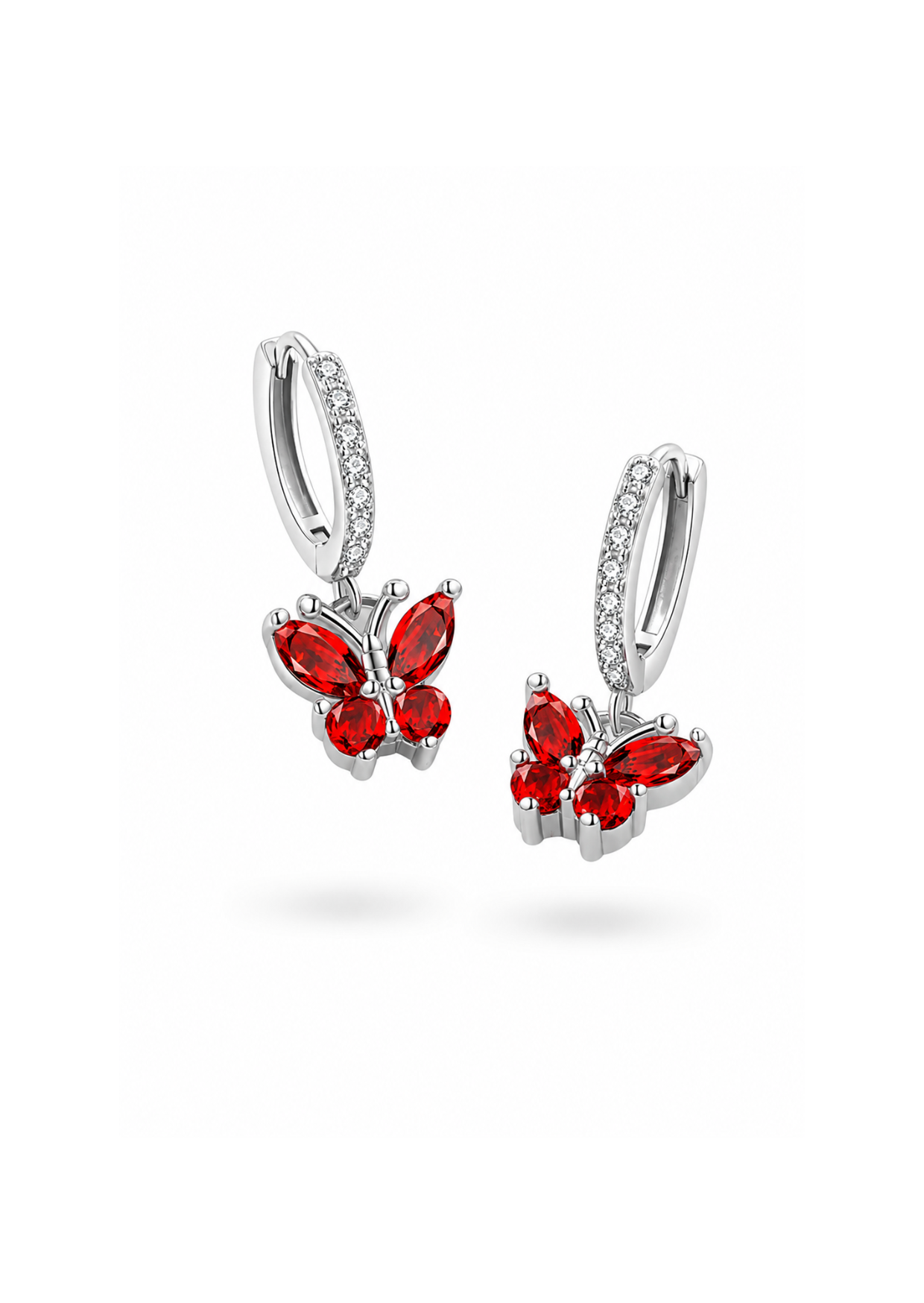 Aretes huggies mariposa chapado en plata con circón