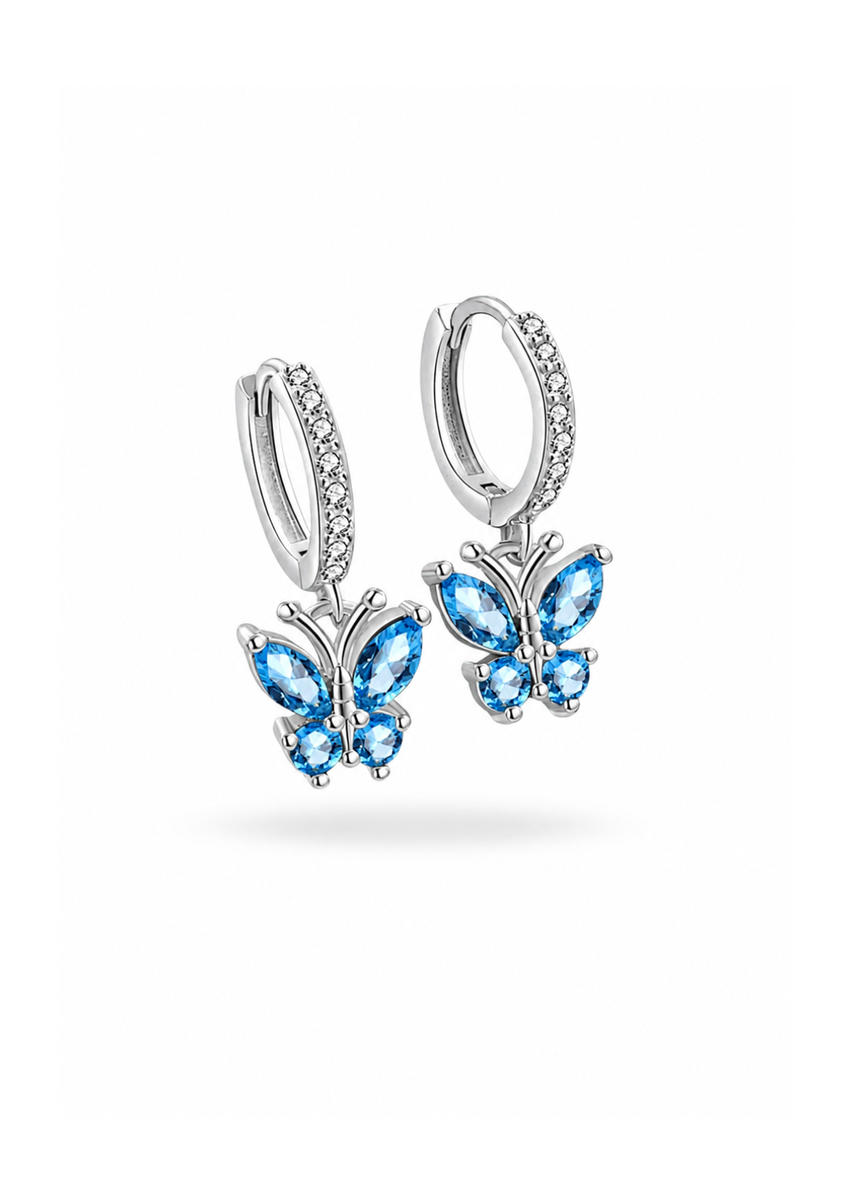Aretes huggies mariposa chapado en plata con circón