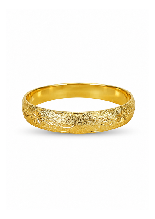 Brazalete semigrueso diamantado con broche chapa de oro